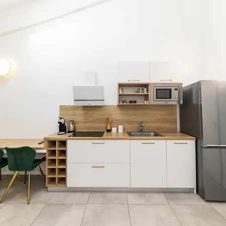 Lukas By Belmont Realty Zara