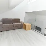Daire Lukas By Belmont Realty *