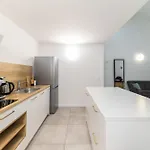 Daire Lukas By Belmont Realty
