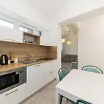 Daire Lukas By Belmont Realty