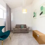 Daire Lukas By Belmont Realty *