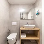Daire Lukas By Belmont Realty
