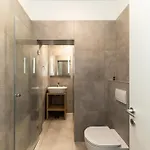 Daire Lukas By Belmont Realty *