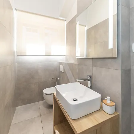 Lukas By Belmont Realty Daire