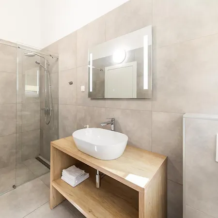 Lukas By Belmont Realty Daire *