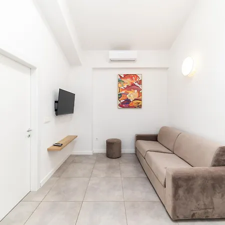 Lukas By Belmont Realty 아파트