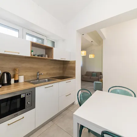 아파트 Lukas By Belmont Realty