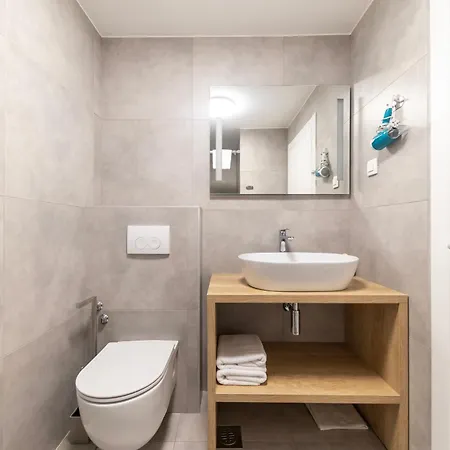 아파트 Lukas By Belmont Realty