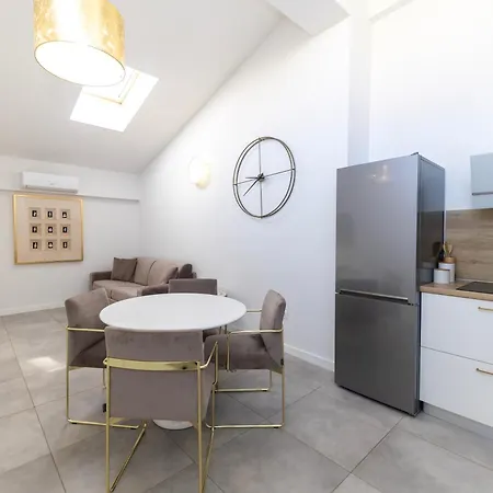 아파트 Lukas By Belmont Realty *