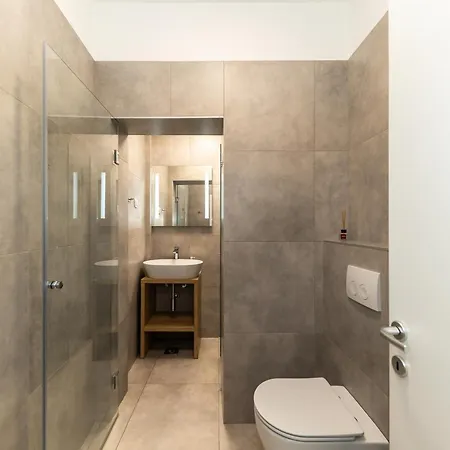 아파트 Lukas By Belmont Realty *