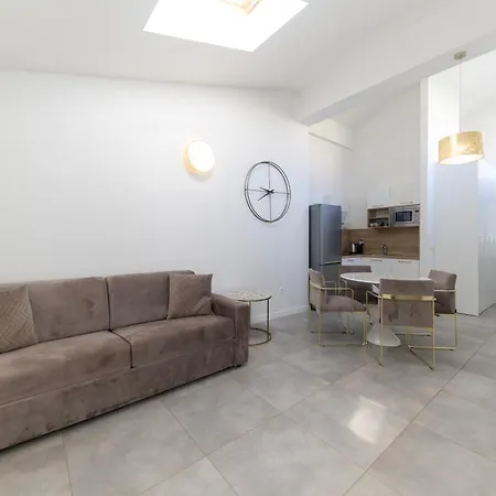 아파트 Lukas By Belmont Realty
