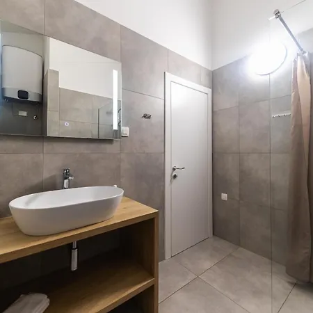 아파트 Lukas By Belmont Realty *