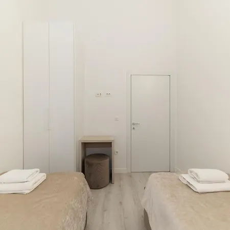 아파트 Lukas By Belmont Realty
